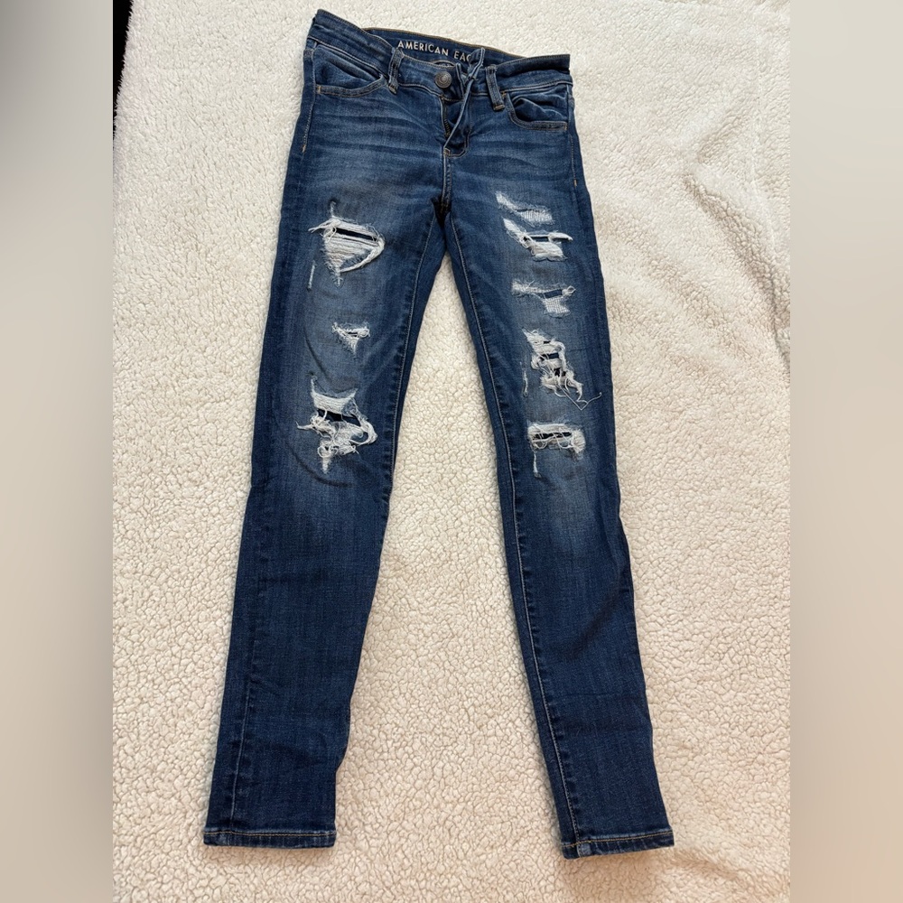 American Eagle High waisted Distressed Skinny Jeans